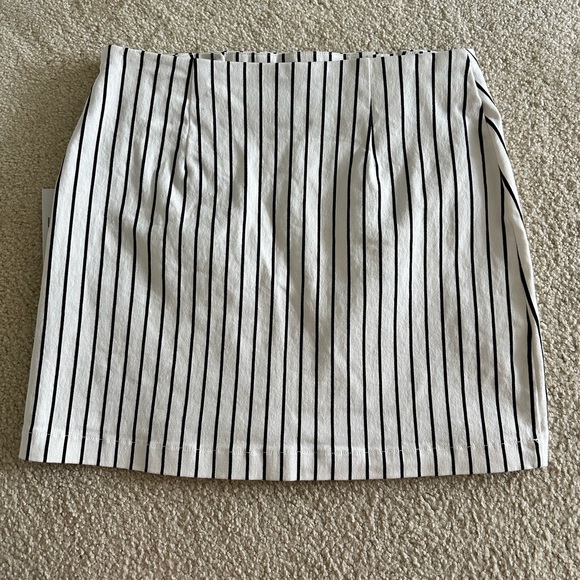 New - Picture 2 of 2